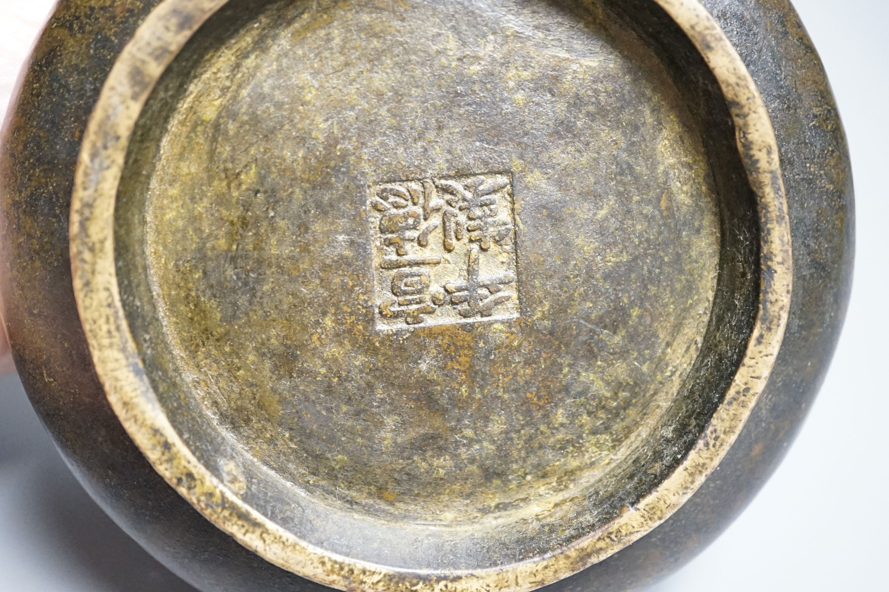 A Chinese Bronze censer, Xuande mark but later, height 8cm